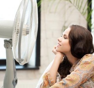 Stojanový ventilátor Nexon: Zatočte s letním horkem efektivně a se zárukou!