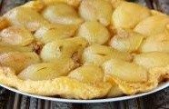 Francouzský koláč Tarte Tatin s jablky a hruškami