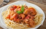 Krevety se špagetami a rajčatovou omáčkou