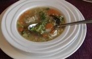 Zeleninová polévka s brokolicí, mrkví a bramborami
