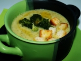 Brokolicová polévka se sýrem a smetanou recept
