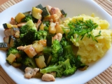 Brokolice s cuketou a kuřecími kousky recept