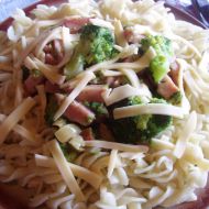Brokolicový salát s těstovinami recept