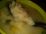 Výborná polévka s rýží, zeleninou, kousky masa a pórkem recept ...