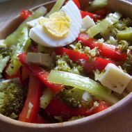 Jarní salát s vejcem recept