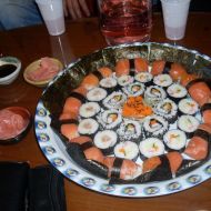 Maki, nigiri a obrácené sushi recept