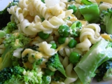 Těstoviny s brokolicí a hráškem, zapečené recept