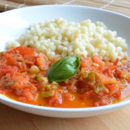 Těstoviny s rajčatovým lečem recept