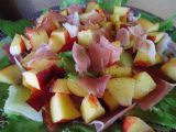 Salát s nektarinkou a pršutem recept