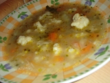 Květáková polévka s květákovým listím recept