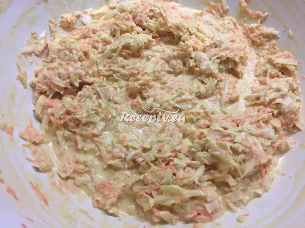 Sladko-kyselý mrkvový salát s oříšky recept  saláty