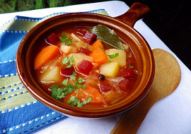 Zeleninová polévka na způsob boršče recept
