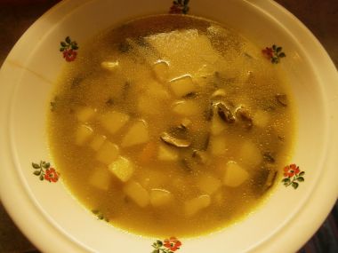 Bramborová polévka s houbami od sousedky