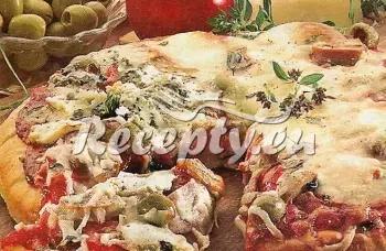 Pizza s mozzarelou a olivami recept  pizza