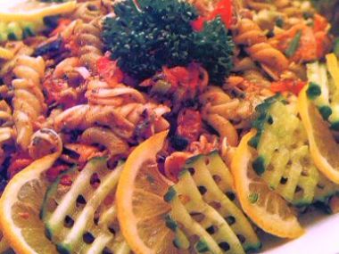 Italský těstovinový salát se sardinkami