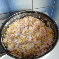 Krabí tyčinky s rýží a kukuřicí recept
