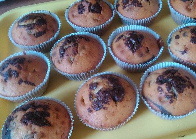 Rychlé muffiny s kousky čokolády recept