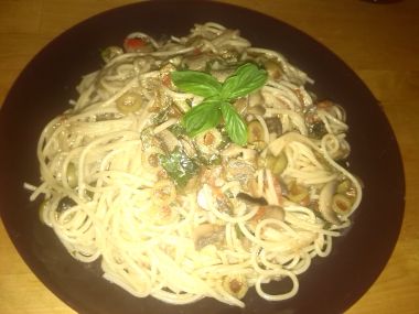 Špagety s olivami a žampiony