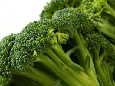 Recept Brokolicový salát se salámem
