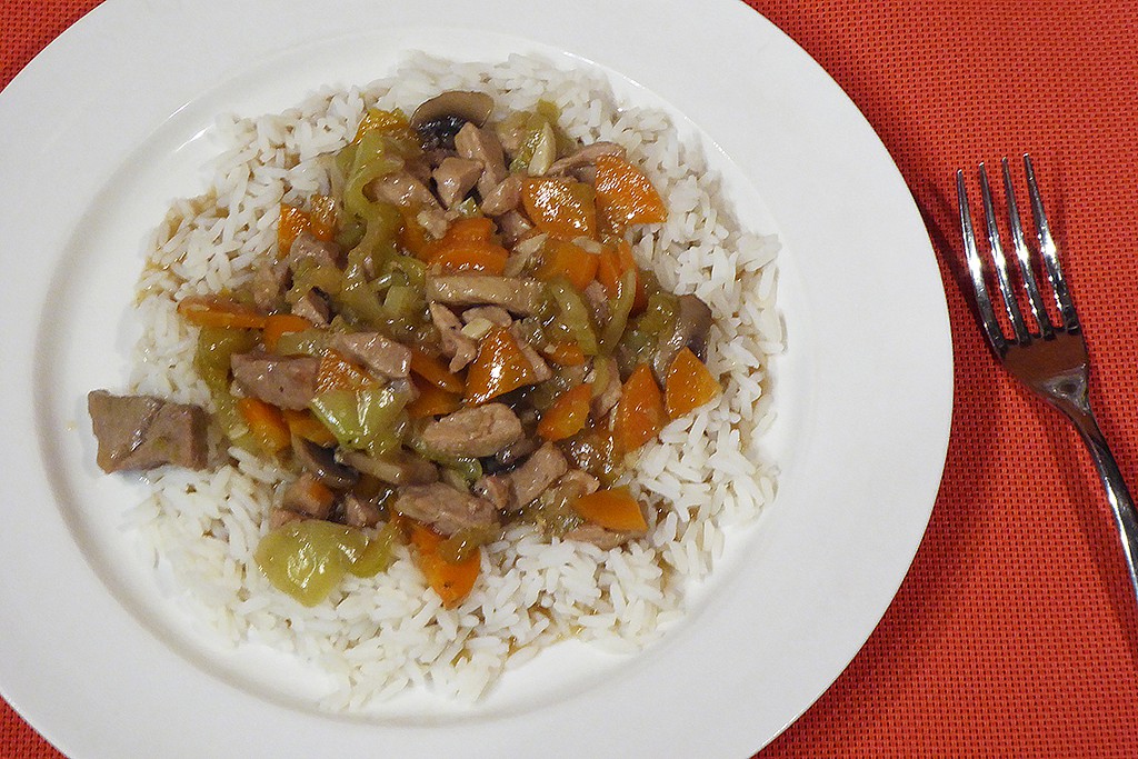 Vepřové nudličky se zeleninou a rýží recept