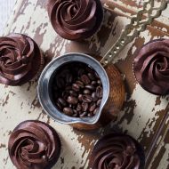 Espresso cupcakes s čokoládovým krémem recept