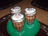 Horký čokoládový pudink s rumem a skořicí recept