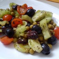 Zeleninový salát s medem a sušenými švestkami recept
