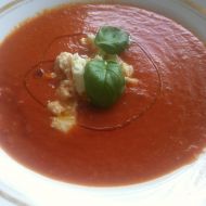 Tomatová polévka s mozzarellou recept