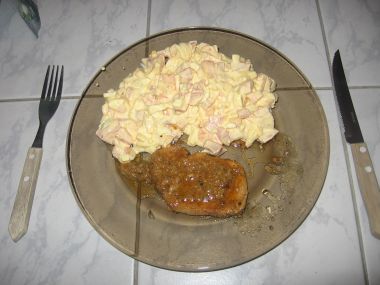 Rajčatový salát s vejci a paprikou