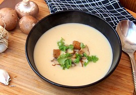 Bílá polévka s pečeným česnekem recept