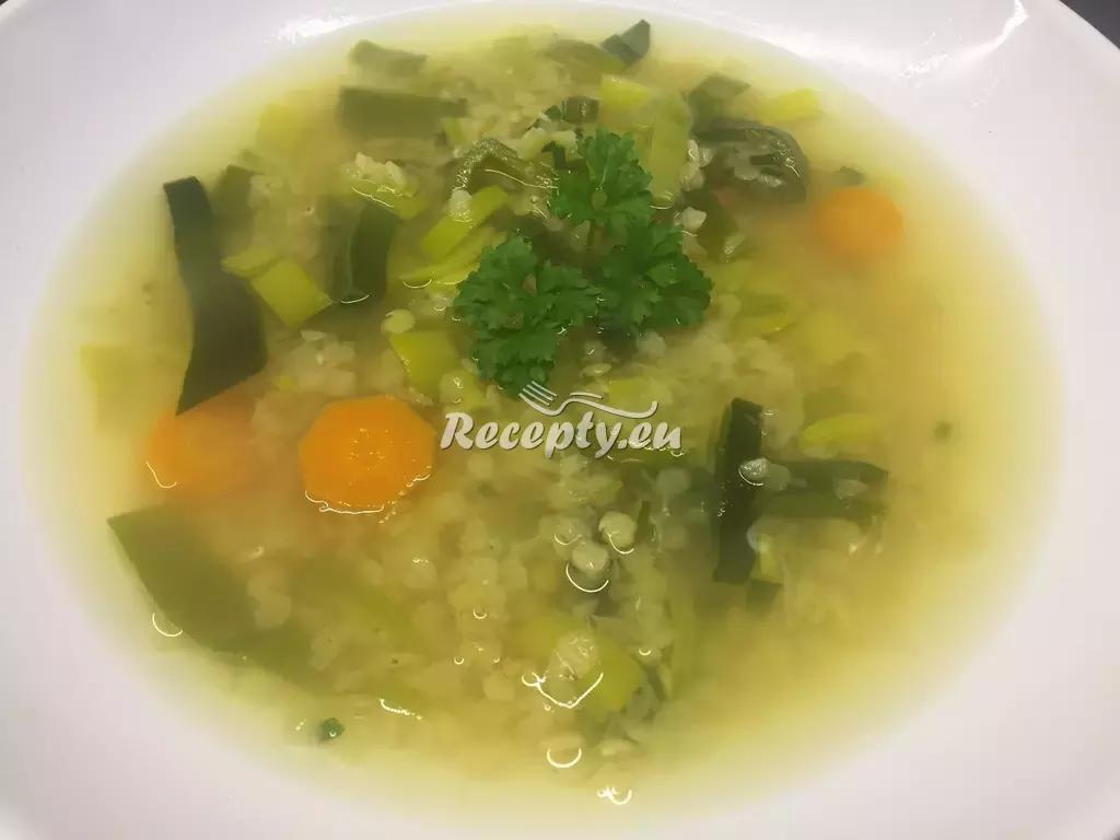 Sójová polévka s cibulí recept  pro vegetariány
