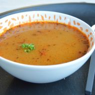 Bramborová polévka s mrkví a hráškem recept