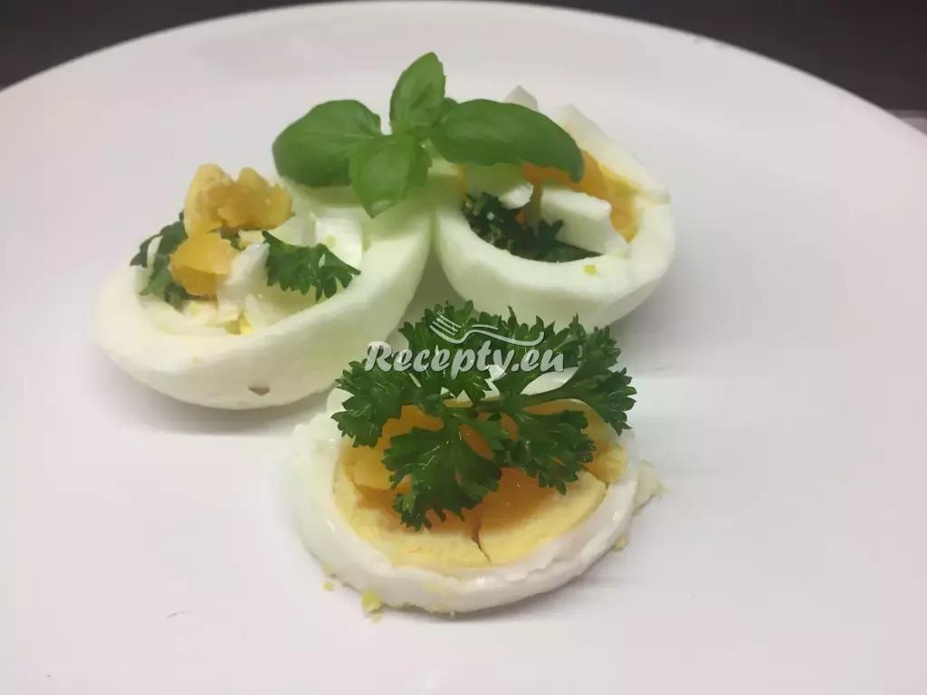 Vejce plněná bylinkami recept  jídla z vajec