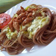 Grahamové špagety s omáčkou z nivy a kuřecím recept
