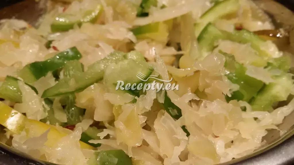 Salát z čínského zelí recept  saláty