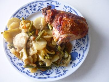 Kuře pečené s brambory a fazolkami