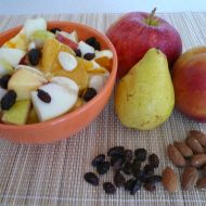 Ovocný salát s rozinkami recept