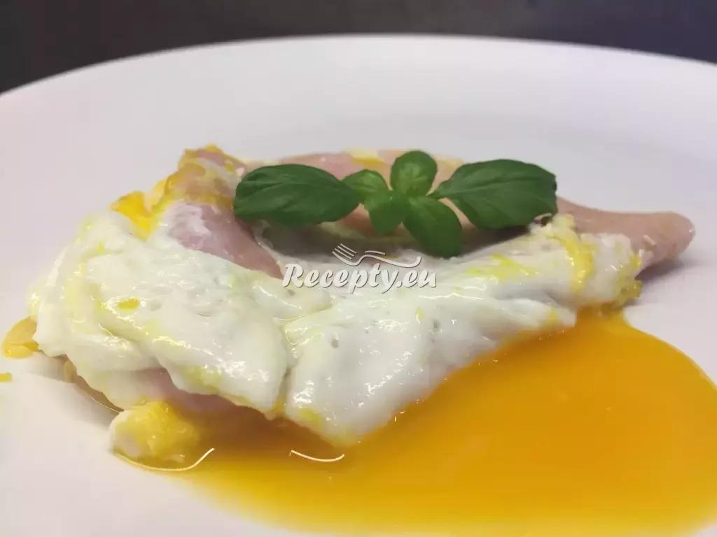 Sázená vejce na slanině recept  jídla z vajec