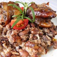 Zapečené fazole s rýží a vepřovými nožičkami recept