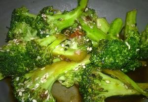 Brokolice se sezamem a sojovou omáčkou