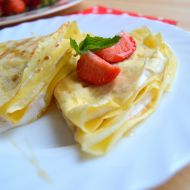 Palačinky s jahodovo-smetanovou náplní recept