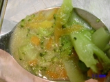 Brokolicová polévka s hráškem a mrkví trochu jinak recept ...