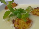 Krémová květáková polévka s bramboráčky recept