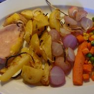 Zapečená kuřecí prsa s brambory a cibulí recept