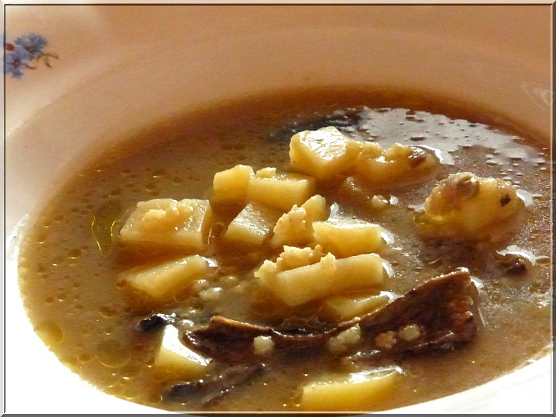 Grumbírová polévka s hřibama recept