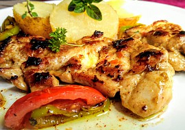 Pikantní grilovaný kuřecí steak s grilovanou zeleninou recept ...