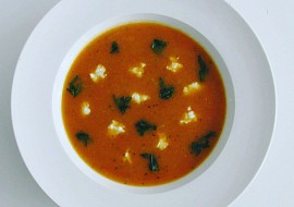 Rajčatová polévka s pohankou a cuketou recept