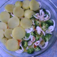 Zapečená brokolice s bramborem a sýrem recept