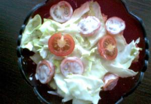 Ledový salát s cherry rajčátky a smetanou