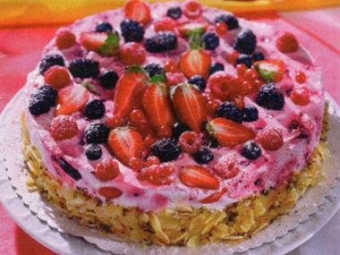 Jogurtový dort s čerstvým ovocem